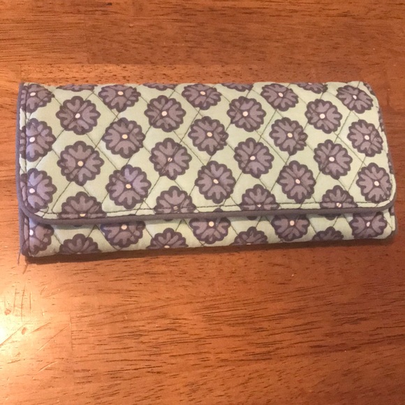 Vera Bradley wallet - Picture 1 of 3